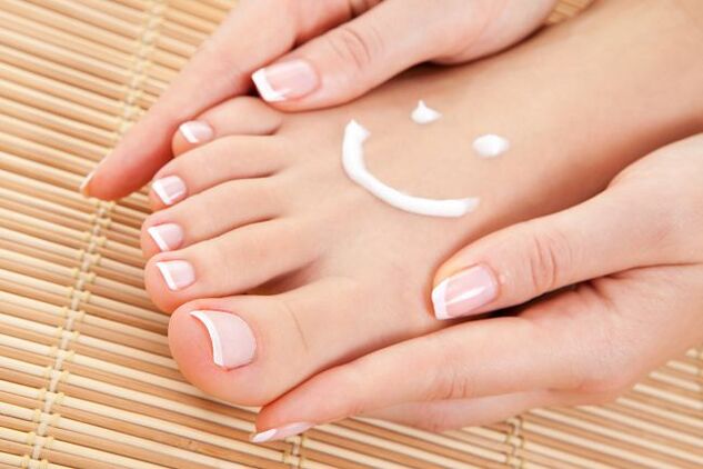 taking care of the skin of the feet prevents the formation of fungi