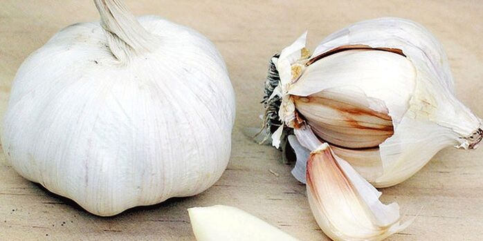 garlic to cure nail fungus