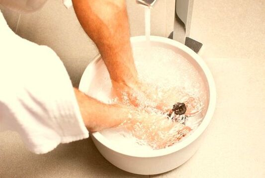 bath for the treatment of toenail fungus