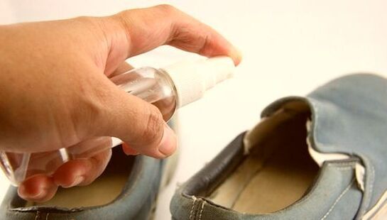 treatment of shoes for the prevention of fungus